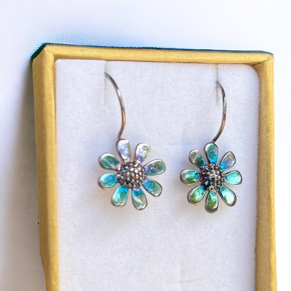 MARTHA JACKSON Metal Iridescent Floral Mini Hook Earrings New in Box Crafted - Picture 3 of 4